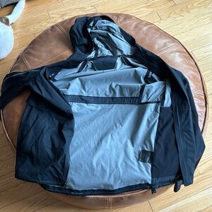 Lululemon Men’s Sz Sm Black Rain Coat